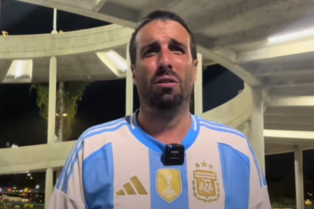 ¡Se quedó sin voz! La reacción de Flavio Azzaro: ”me arrepiento de haber criticado a Messi”